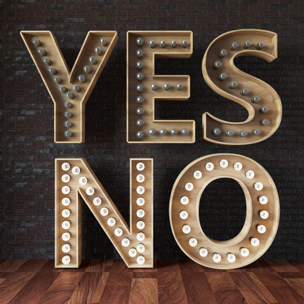 黑砖墙的“是”和“否”灯泡标志图片下载