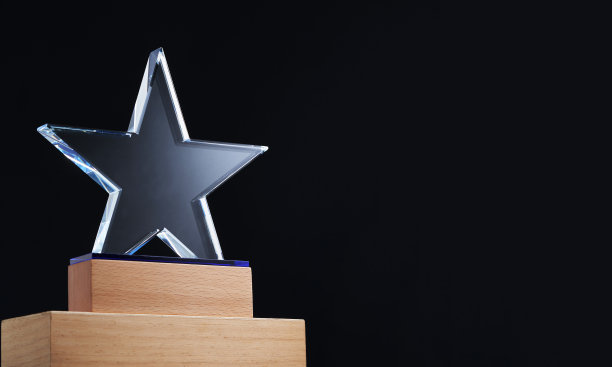 水晶奖杯与星形设计图片下载