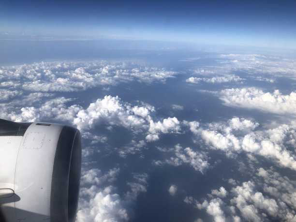 从飞机窗户看出去图片下载