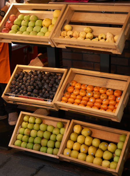 蔬菜水果商，用木箱装着水果图片下载