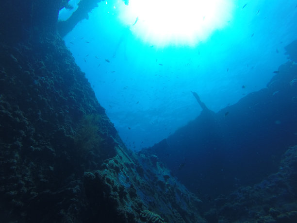 图兰本是一个安静的海边村庄，因美国自由号沉船而闻名世界，大多数潜水者认为这是世界上最好的海岸沉船潜水。图片下载