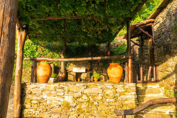 乡村风格的石屋门廊图片下载