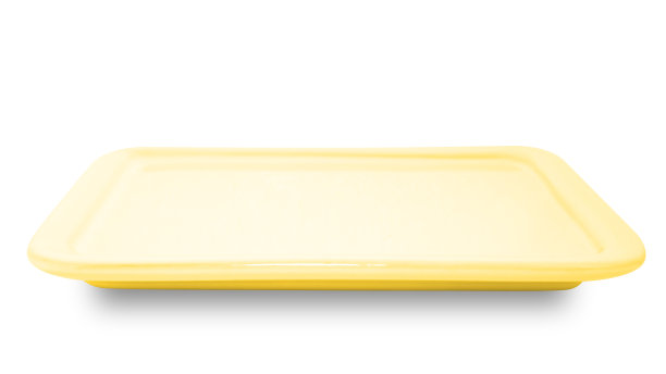 白色背景上孤立的黄色方形陶瓷板。图片下载