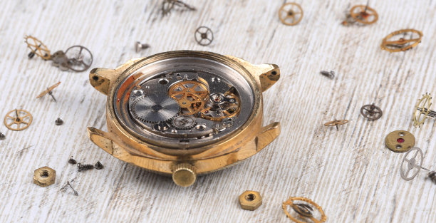 手表修在木表上图片下载