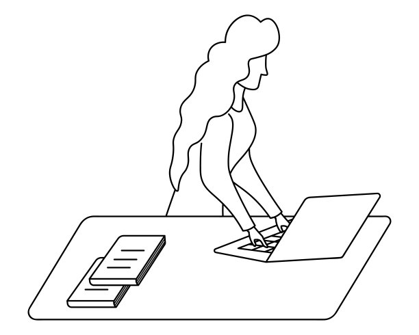 一个女商人在笔记本电脑前工作，一个长卷发的学生走近放书的桌子图片下载