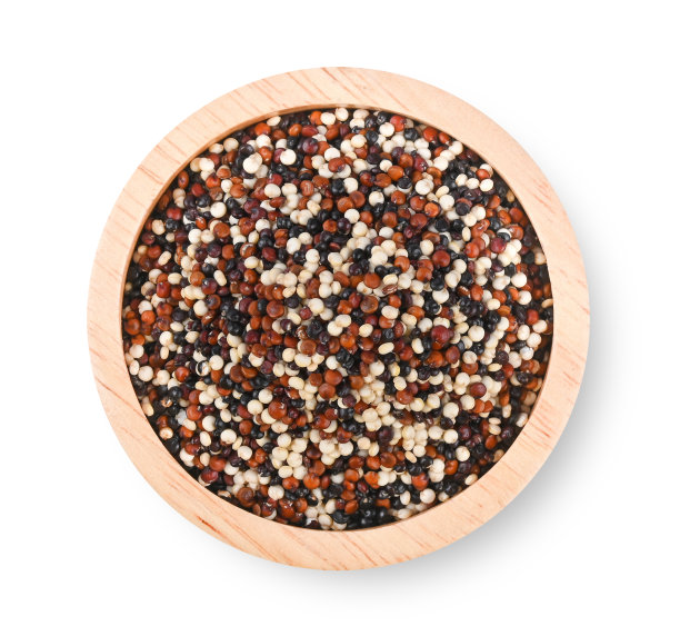 白底木碗里的藜麦种子。俯视图图片下载