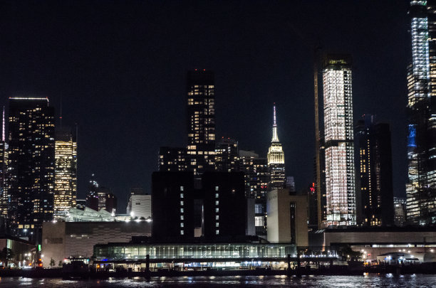 夜晚的纽约摩天大楼图片下载