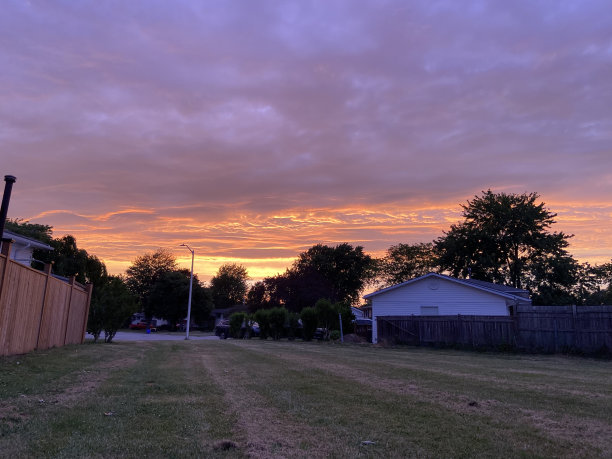 加拿大一天中最好的日落在安大略省的科鲁纳图片下载