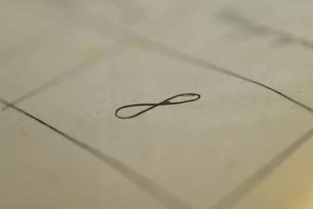 旧塞尔维亚天主教堂的文本图片下载