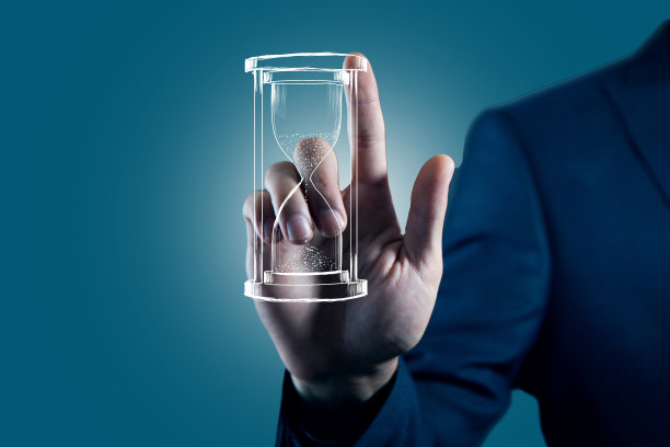 商人手里拿着沙漏图标图片下载