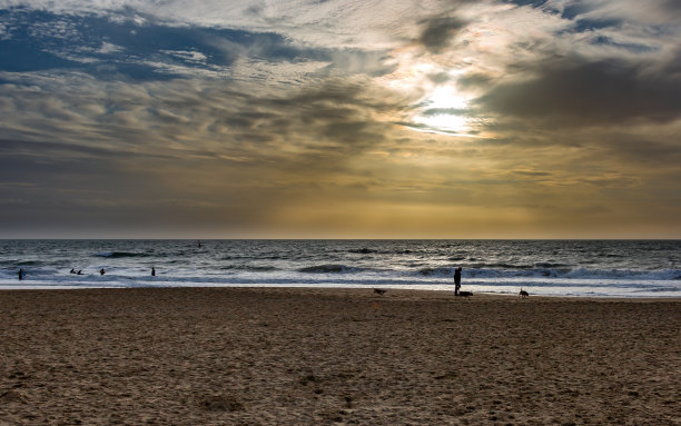 遛狗者，新年图片下载