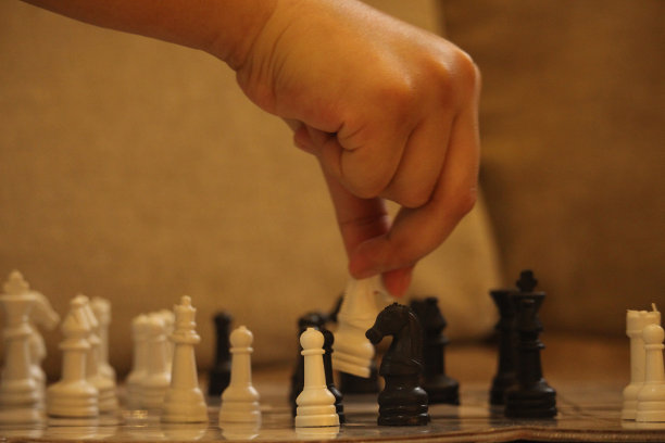 国际象棋正在国际象棋场上进行图片下载