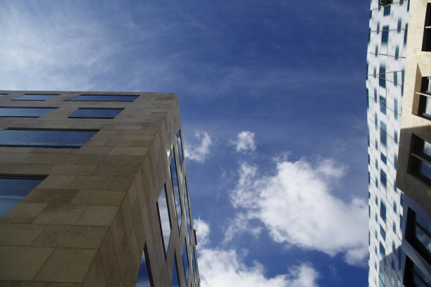 奢侈购物区21世纪风格建筑夏季蓝天城市景观斯图加特斯瓦比亚巴登-符腾堡西欧图片下载