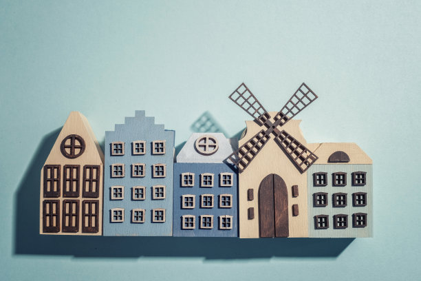 传统纪念品来自阿姆斯特丹荷兰风格的房子，商店橱窗，荷兰图片下载