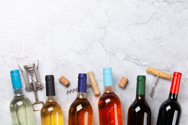 各种酒瓶和开瓶器图片下载