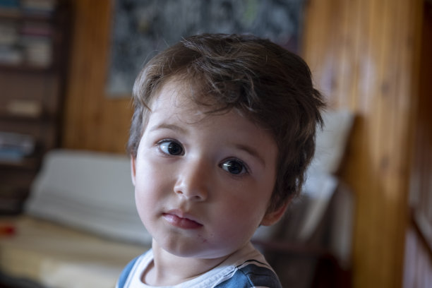 可爱的男孩肖像图片下载