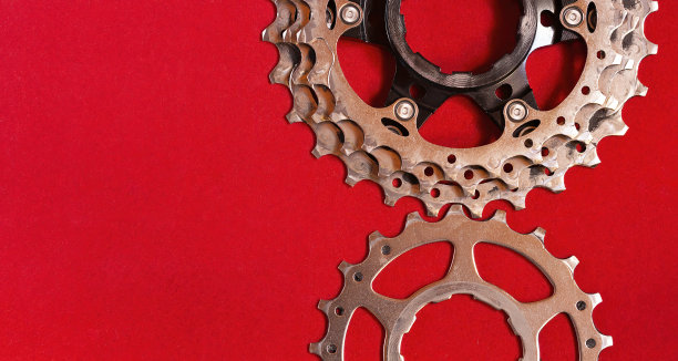 公路自行车盒式红色背景，自行车概念图片下载