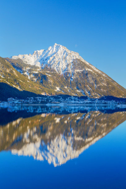 奥地利冬季的阿钦瑟湖图片下载
