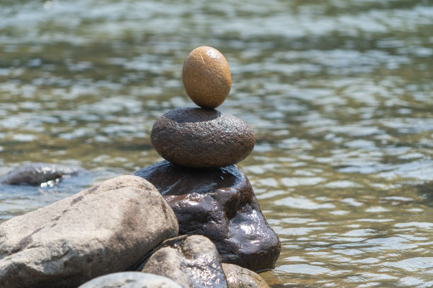 平衡的石头图片下载
