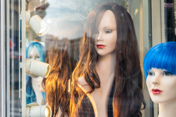 女性人体模型头戴假发图片下载