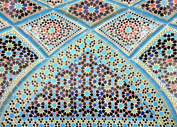 伊朗伊斯法罕的传统波斯马赛克拱门，具有几何装饰图片下载