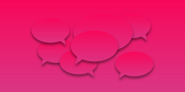 粉色或紫色渐变贴纸设置语音气泡。彩色空白语音气泡与阴影在粉红色或紫色的背景。图片下载