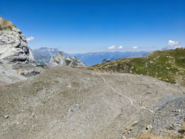 Claridenhutte是瑞士阿尔卑斯俱乐部在瑞士格拉鲁斯州的一座山中小屋。在格拉鲁斯阿尔卑斯山徒步旅行。囊。图片下载