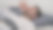 男子在床上睡觉时咳嗽图片下载