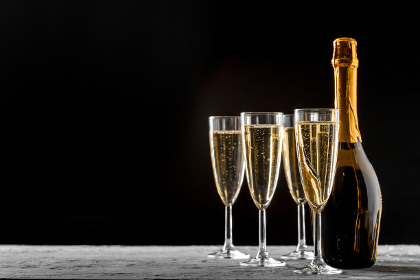 一瓶一瓶的香槟图片下载