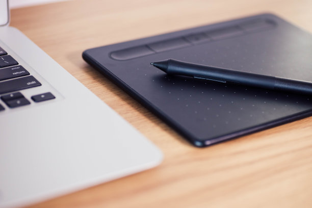 写字台上用于说明和办公的平板图片下载