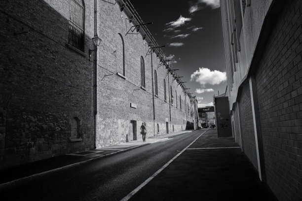 砖修建仓库。图片下载