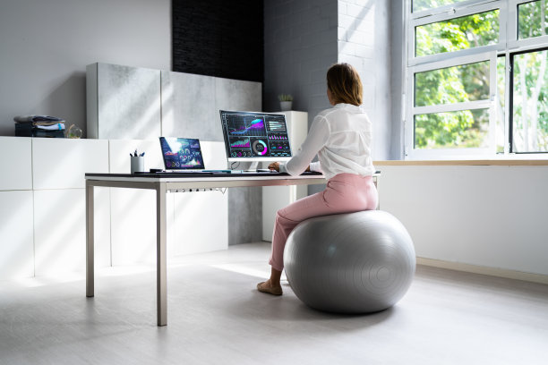 正确的办公姿势图片下载