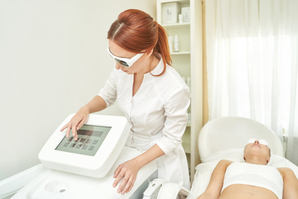 激光脱毛治疗。诊所皮肤护理程序。医学皮肤图片下载