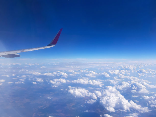 从飞机窗口看云图片下载