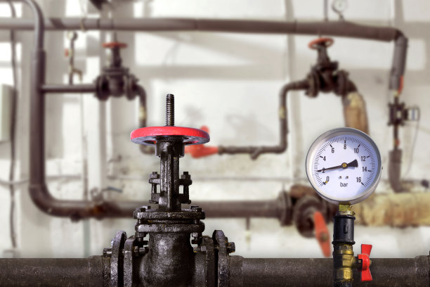 旧水管或煤气系统上的水龙头。图片下载