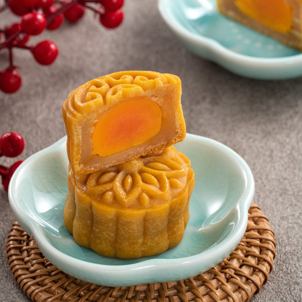 美味的广东月饼中秋食品月饼在灰色的桌子背景。图片下载