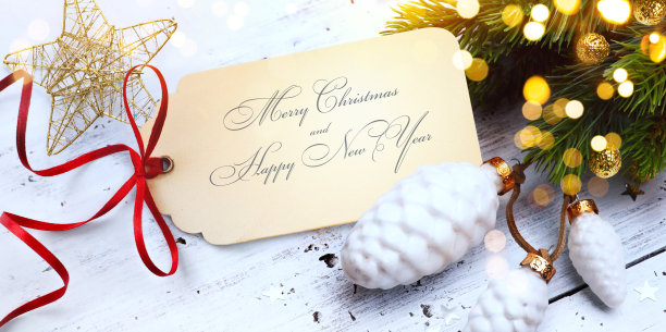 圣诞贺卡。圣诞节和新年假期背景与圣诞树和节日装饰图片下载