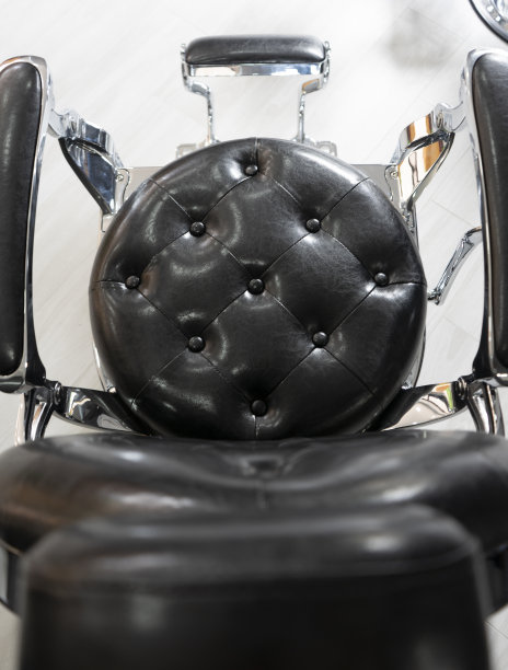 古董黑色皮革理发扶手椅图片下载