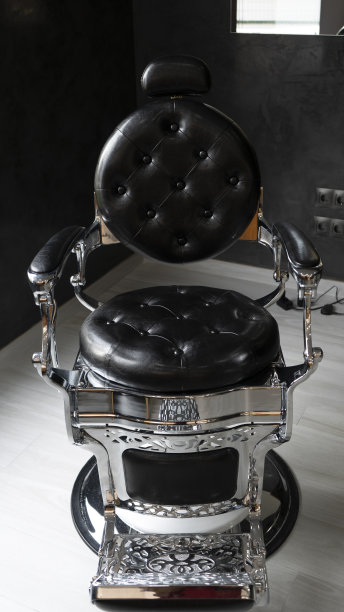 古董黑色皮革理发扶手椅图片下载