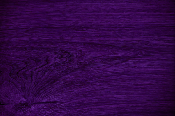 抽象的紫色橡木结构采用木质大理石作为背景。特写梦幻木纹，留白设计。优雅的紫罗兰木纹理(集中在图像的中心)。图片下载