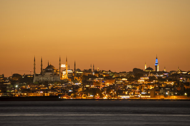 托普卡帕宫和圣索菲亚大教堂的日落图片下载