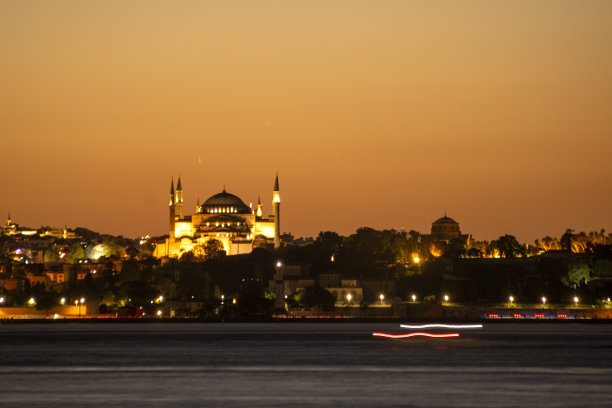 托普卡帕宫和圣索菲亚大教堂的日落图片下载