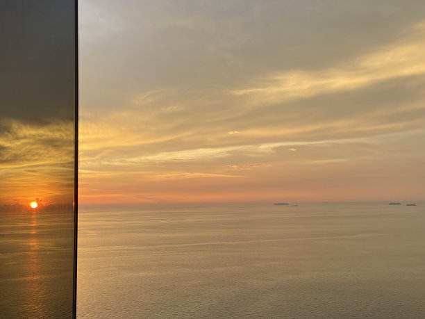 日落在我的卧室和大海之间图片下载