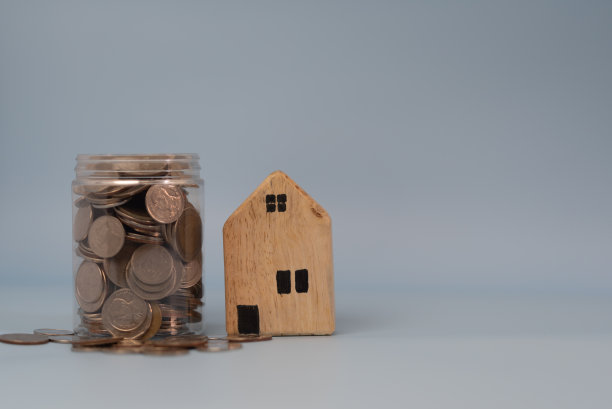 房地产概念业务，家庭保险和房地产保护。网上买卖房屋和房地产和财产的概念。投资与风险管理。图片下载