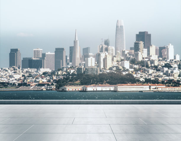 空的混凝土路堤背景美丽的旧金山城市天际线在白天，模型图片下载