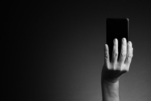 手持智能手机，后视图和拷贝空间图片下载