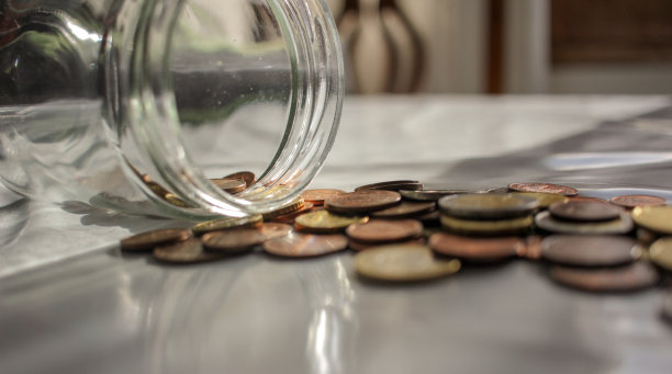 我的积蓄都在桌上图片下载