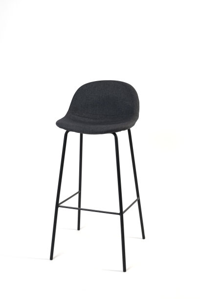 高黑色酒吧椅孤立在白色背景图片下载