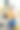 美丽的女人正在清理厨房的引擎盖上的灰尘图片下载