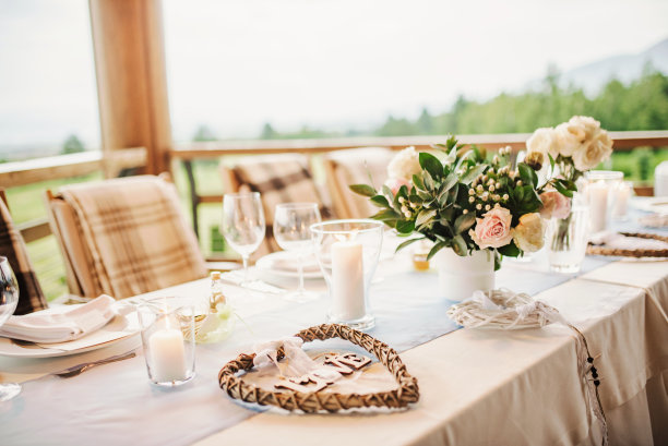 鲜花婚礼装饰。表设置。图片下载